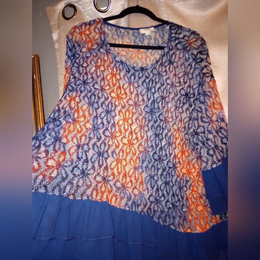 Umgee top with sparkle. Size L.